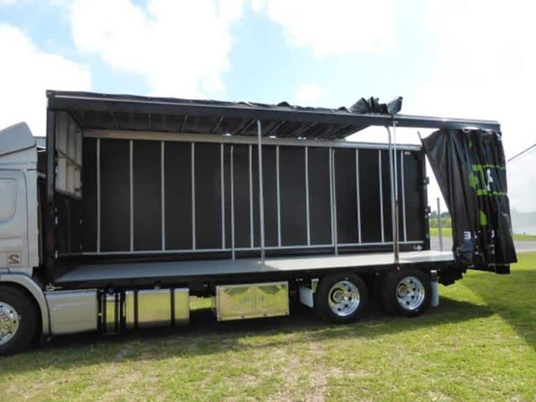 Curtain-side-trailer-4